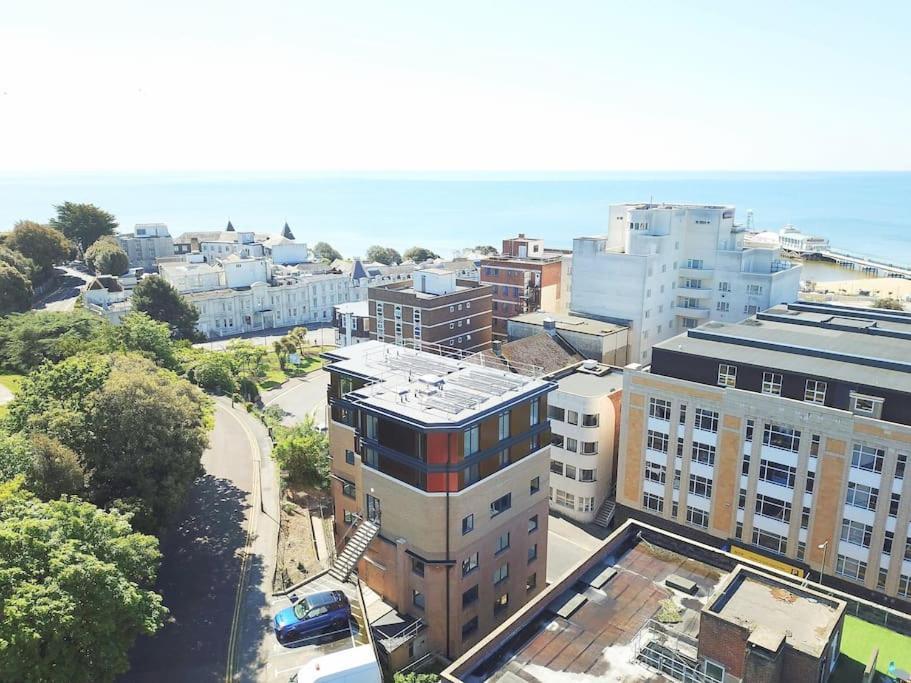 The Pad By The Beach Penthouse Apartment With Sunset And City Views Bournemouth Dış mekan fotoğraf